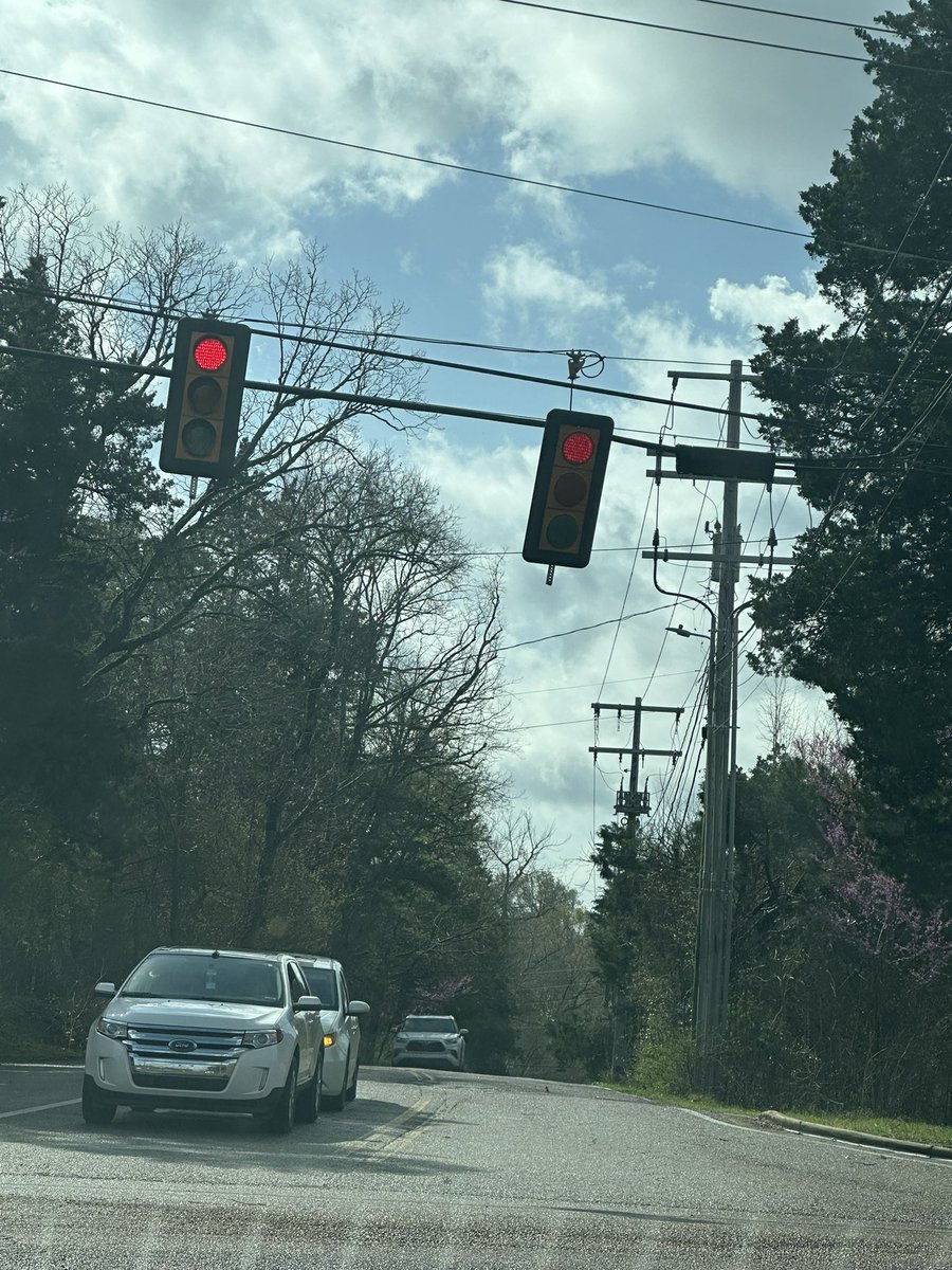 michael_lee2's tweet photo. @lynn_spruill broken signal light intersection of 182 and reed road https://t.co/vEC0CCwnCj