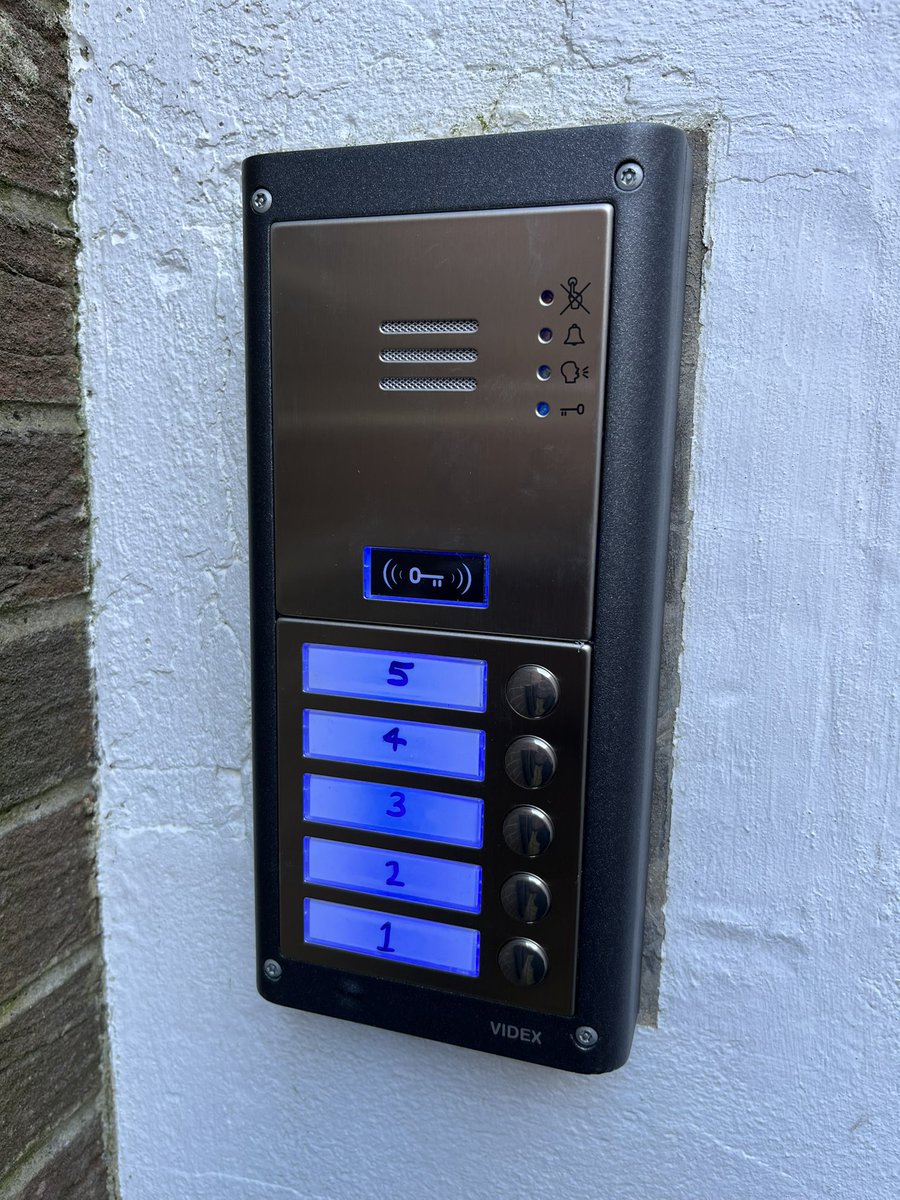 empresssec's tweet photo. Another shiny new upgrade to replace an old SAS system in Newcastle @VidexSecurity #doorentry https://t.co/XMRu7W23jl