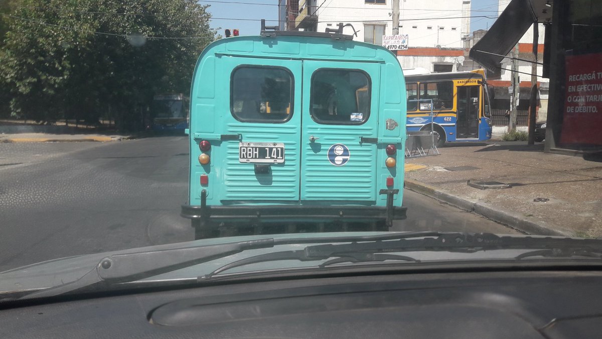 "¡Hace tres años que estoy esperando el teléfono!"
Sos old pero así de old