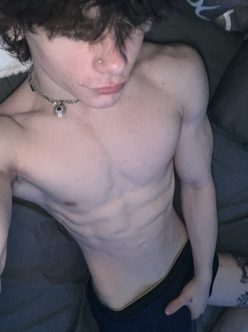 rt if u wanna come over rn ;) https://t.co/Q7b9waNS0A https://t.co/CJXs03bdmD