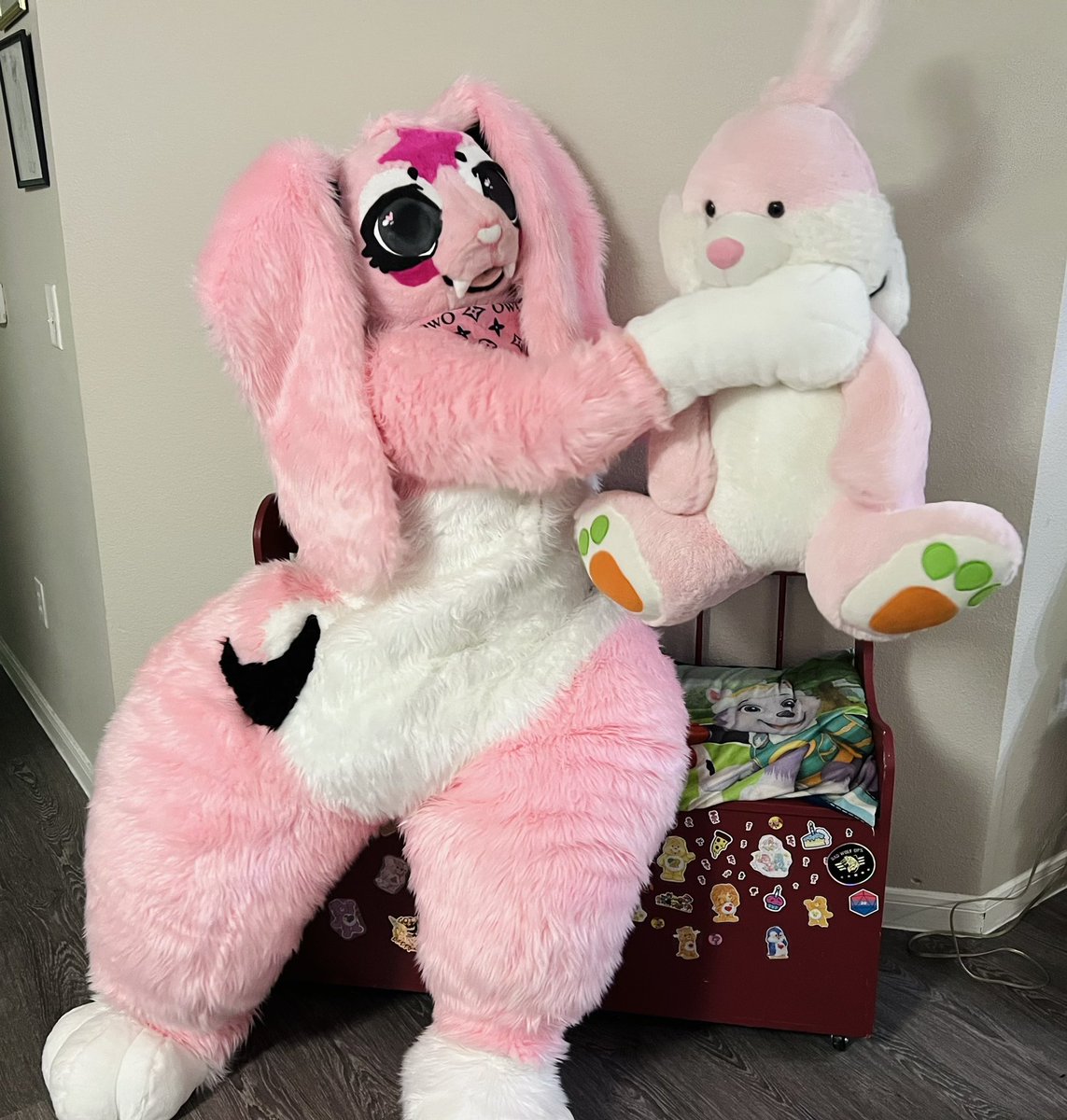 KUMIBUNNi's tweet image. sometimes 😾🔪🪤🧨

but also 😽💕🍭⭐️

#FursuitFriday #furry #plushsuit