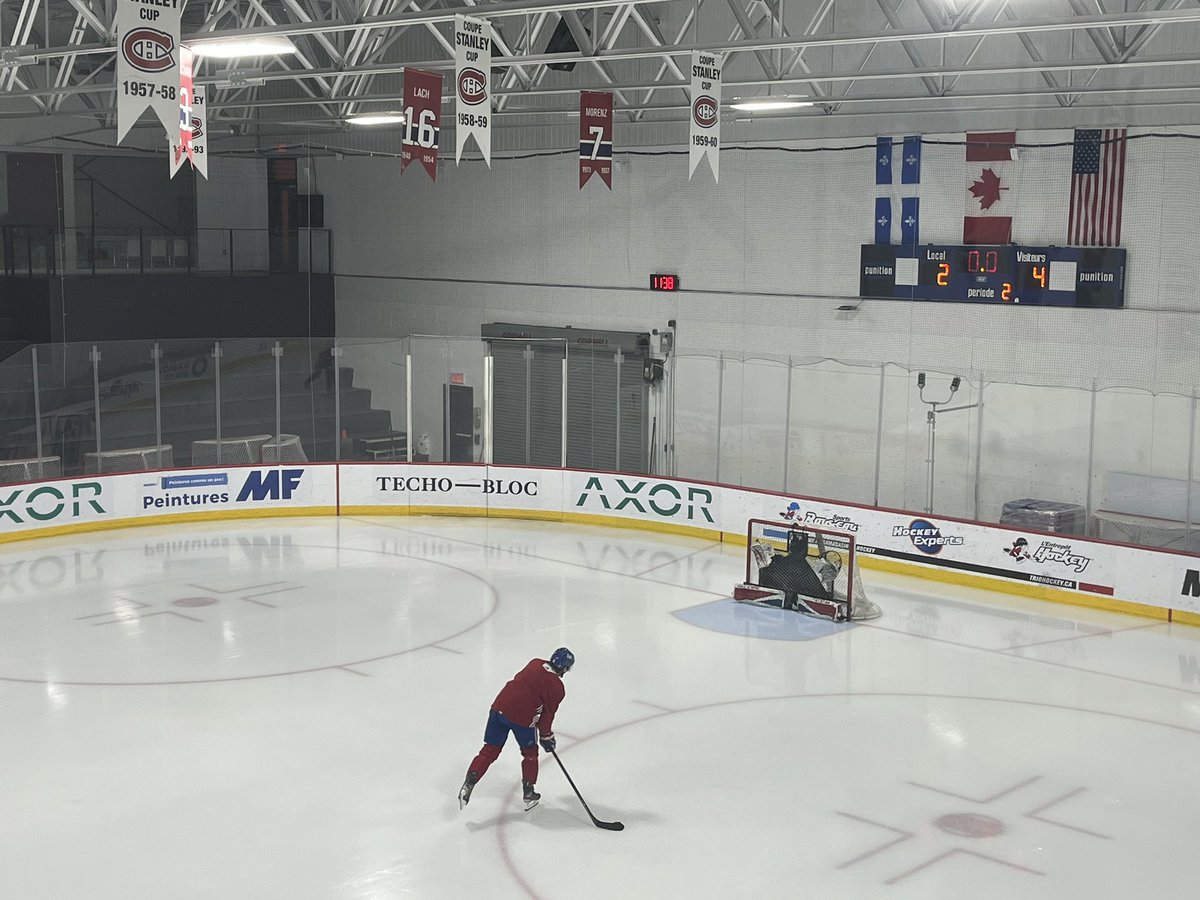 Chris Wideman takes advantage of the empty sheet today in Brossard. #Habs #TradeCentre