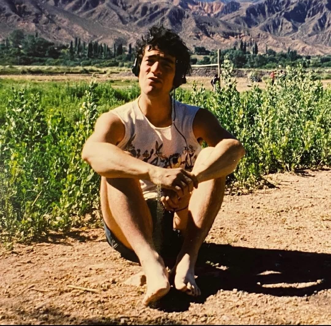 "Podría pensar que me esta pasando pero es que estoy cansado de pensar"