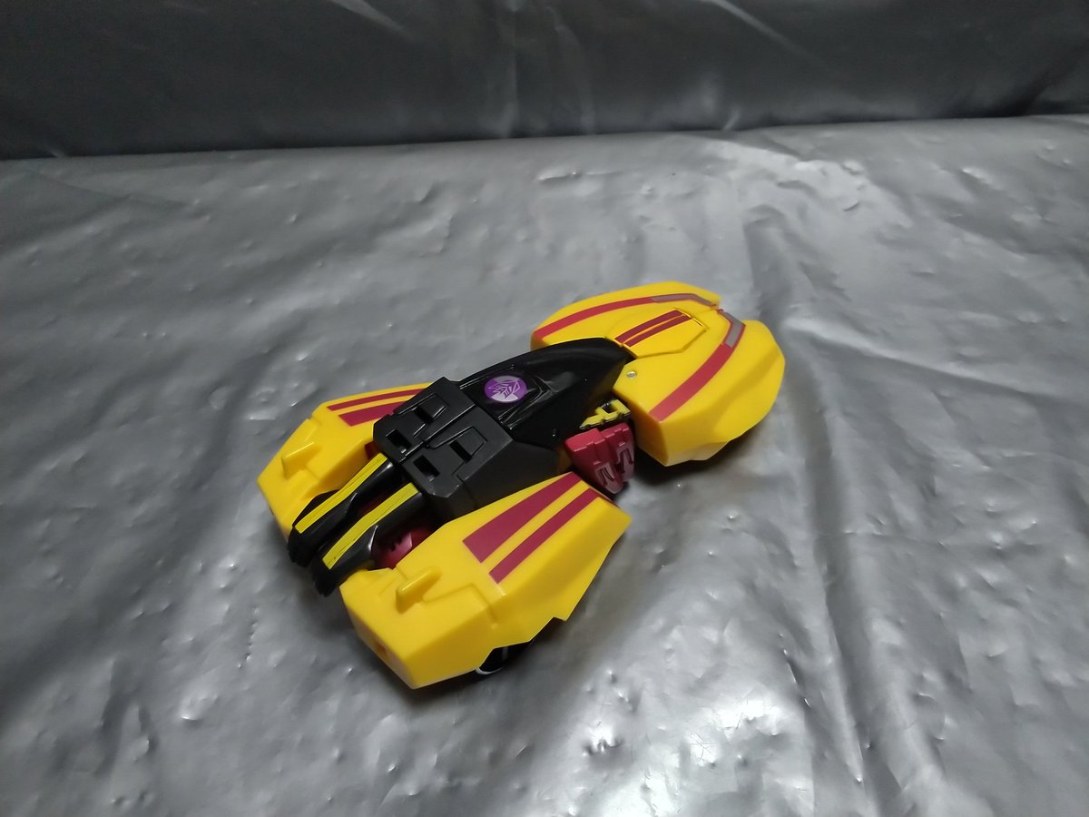 Hiwokun's tweet image. ｢#ドラッグストリップ｣
『#BOTCON２０１１』#ザ・スタンティコン・ジョブ(BOXセット)から、ドラッグストリップです。『#アニメイテッド』#アーシー のリカラーになります。G1 #ドラッグストライプ をイメージしたカラーリングですかね。
#ANIMATED #トランスフォーマー