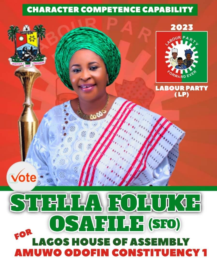 Ellacious_berry's tweet photo. Lagosians in Amuwo Odofin hope you all remembered this APC woman representing Amuwo Odofin in State HOA that shared Palliatives meant for citizens as birthday souvenir. Is time to send her home We no dey forget something 😂😂
Vote in Stella Foluke Osafile LP candidate
#REJECTAPC https://t.co/opB977cj4v