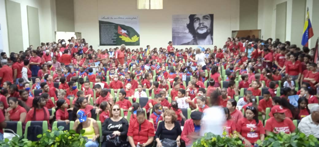 DecanoEc's tweet photo. Acto por los 10 años de la desaparición física del Comandante Hugo Chavez Frias.
#Cuba @magdemily @LagoMairim @TamineJordan https://t.co/03pUcwMKws