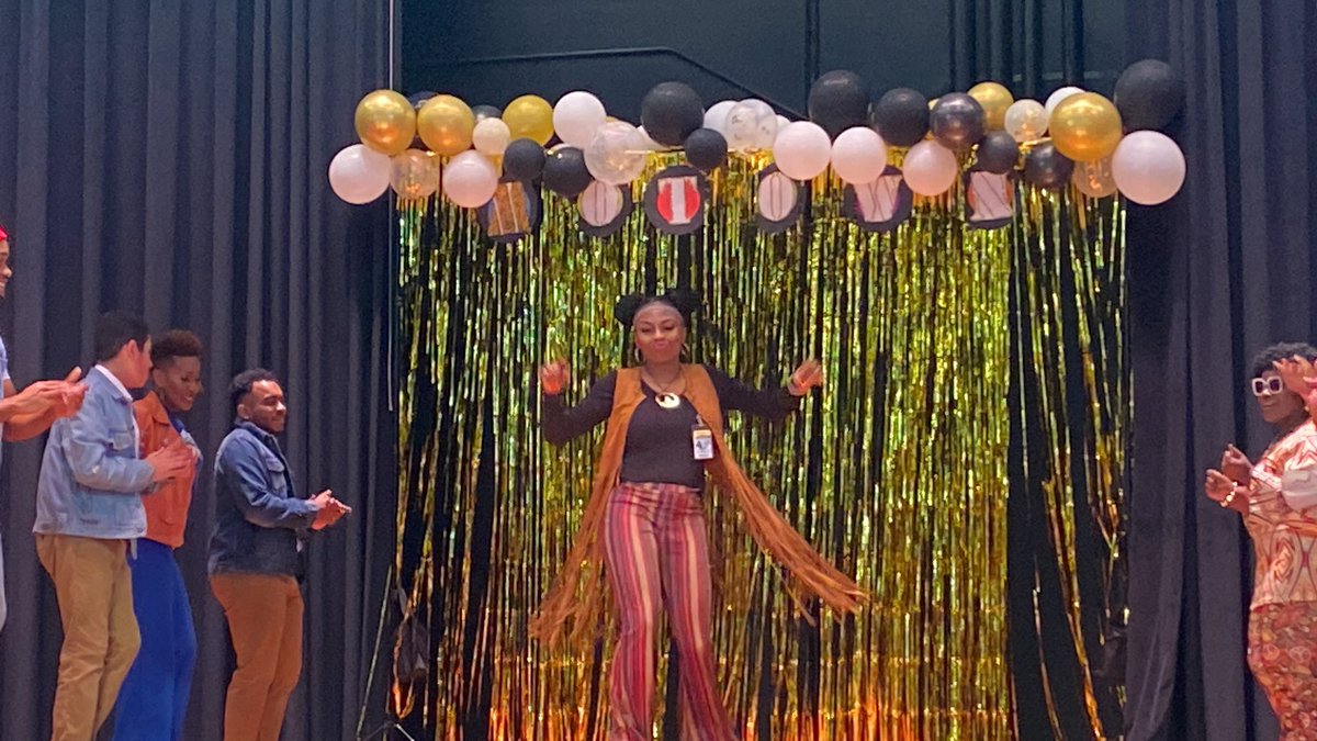 RenferdJoseph's tweet photo. Thank you @KilloughEagles for the invite to support your Black History Program. Simply amazing. Now this is how you bring the old school back! https://t.co/kTkUrZwVAv