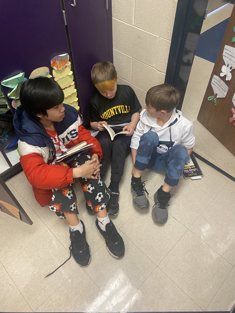 fabulousgrade5's tweet photo. Drop Everything And Read with our 3rd grade buddies and Topple Blocks to review Volume! https://t.co/YK0GZmJyHD