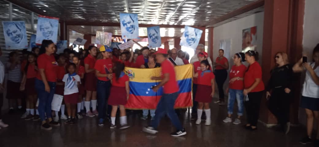 DecanoEc's tweet photo. Acto por el 10mo aniversario de la desaparición física del comandante Hugo Rafael Chávez Frías.
@FacultadCabrera @TamineJordan @magdemily @LagoMairim #Cuba https://t.co/eoIyeU2y25