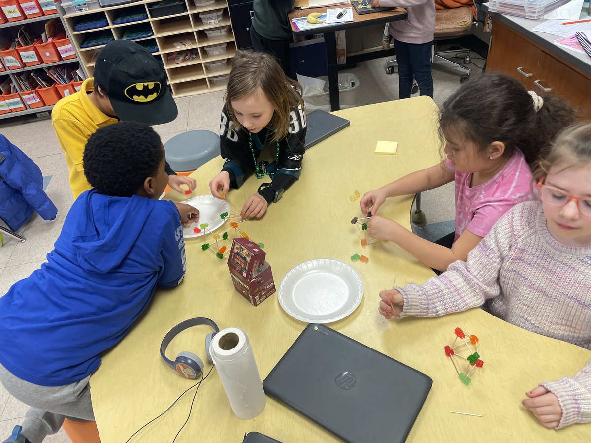 thomas_lucased's tweet photo. Love when we have group learning for no place from hate! The kids have been working together great in small groups! https://t.co/xfx8dgBcAL