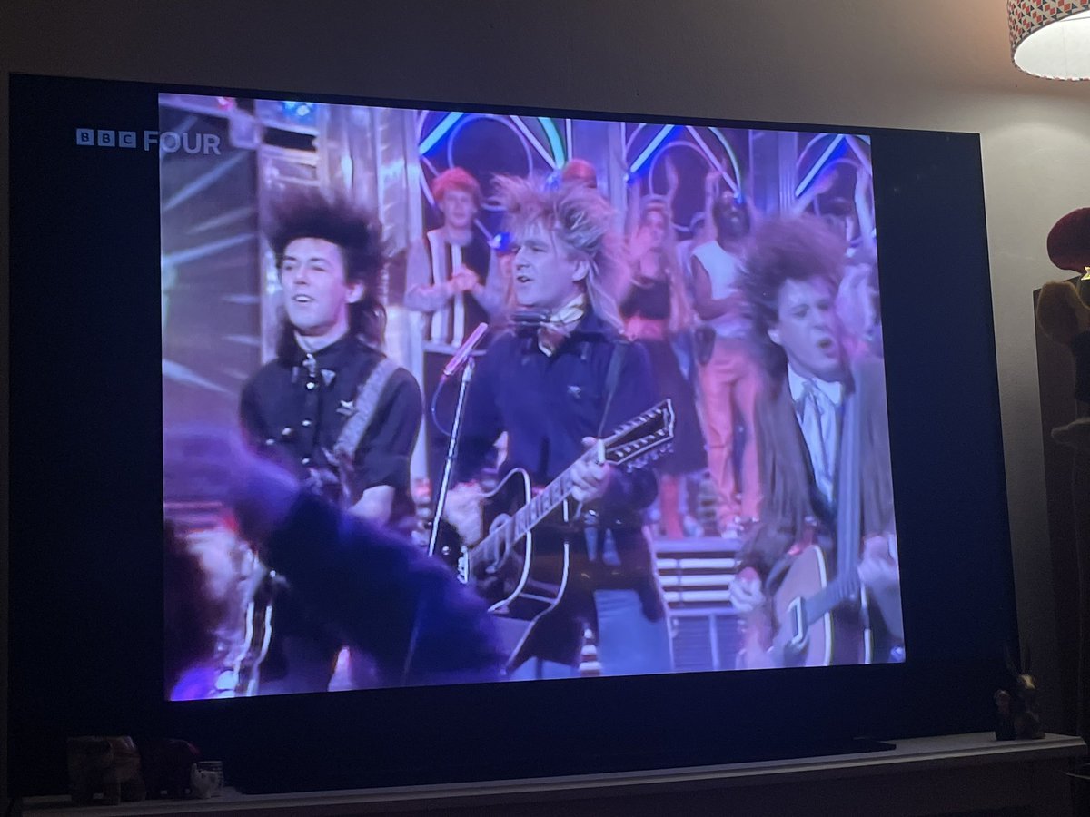 nettie1969's tweet image. YES!! Loving seeing #TheAlarm on #TOTP
♥️🏴󠁧󠁢󠁷󠁬󠁳󠁿