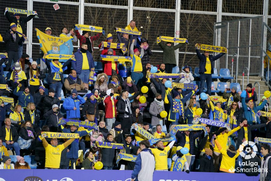 GradaBpro's tweet photo. 📌𝔸𝕨𝕒𝕪 𝔽𝕒𝕟𝕤

▪️No está sola la @UDLP_Oficial en el Estadio Nacional de Andorra. 
▪️2.217 km separan Las Palmas de Gran Canaria de Andorra.

Un viernes, es de locos. https://t.co/56rzrF8ELx