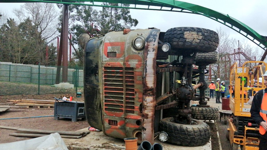 ChessingtonBuzz's tweet image. Reusing Ripsaw lorry as part of the F&amp;amp;B offering is a nice touch ticking the budget saving box and upcycling too!

Looking forward to seeing this ride fully testing soon

- P