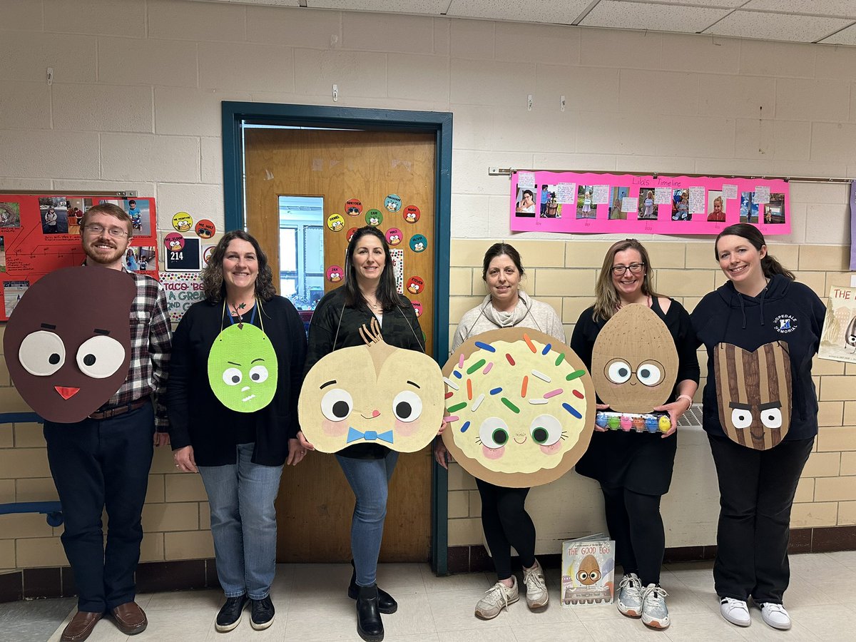 MsRomasco's tweet photo. 2nd Grade Team representing on book character day! @peteoswaldart @kcrebasehps @RRICKMemorial @RPittorinoAP https://t.co/ckrfBhlDNy