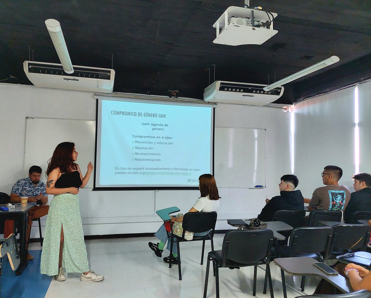 PolyGob_UAH's tweet photo. 📷 Hoy se realizó la jornada de bienvenida a la nueva generación de estudiantes que integrará el Departamento de Política y Gobierno. ¡Gracias por escoger nuestra casa de estudios! https://t.co/RuobdRpfbk