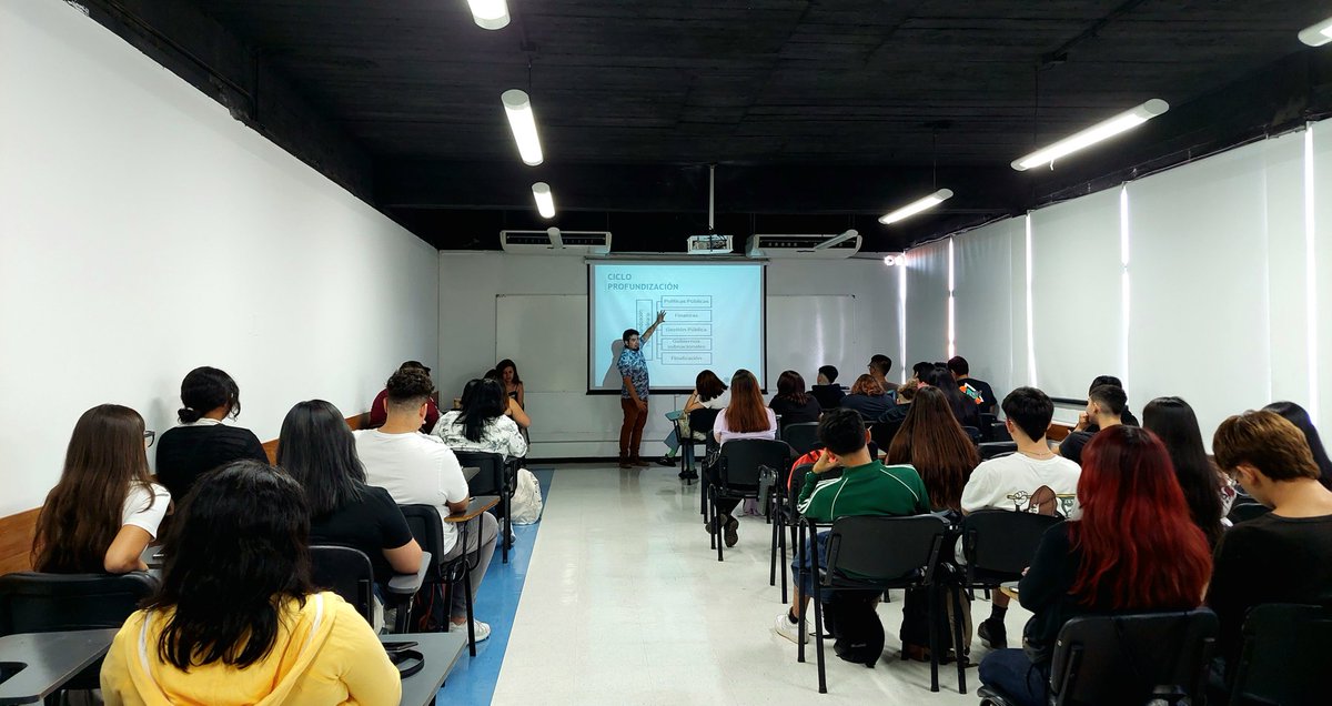 📷 Hoy se realizó la jornada de bienvenida a la nueva generación de estudiantes que integrará el Departamento de Política y Gobierno. ¡Gracias por escoger nuestra casa de estudios!