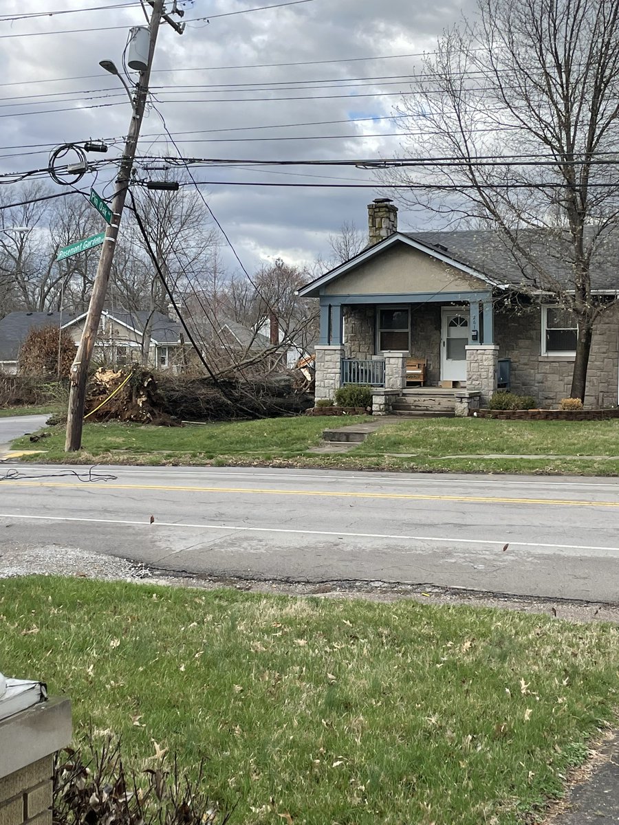 erinwaggoner's tweet photo. Yeah, the winds were pretty strong. @kentuckyweather #kywx https://t.co/KV5PYCE8NN