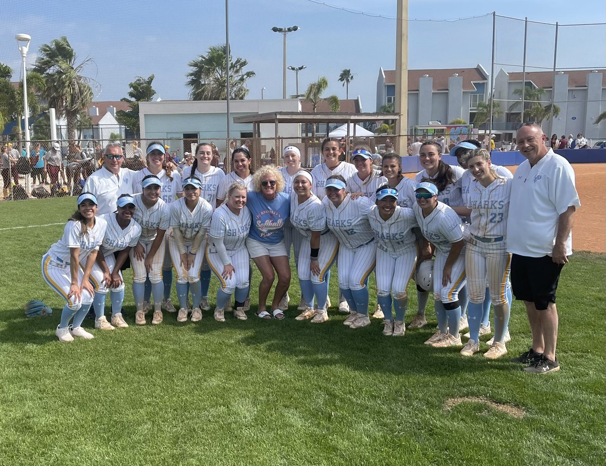 LIUSoftball's tweet photo. Today didn’t go our way on the field but it was great to see another alumni at our games in Madeira Beach! Thanks for marking the trip Chris Ceruti. #liusb https://t.co/sRD9hTYIhp