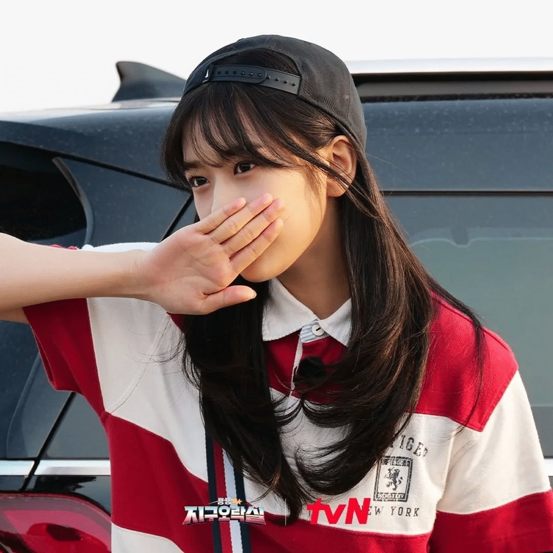 reikkomia's tweet photo. Let’s talk about how Yujin had an INSANE predebut solo career in CFs and small acting parts and OTR absolutely TRASHED IT for the next 2.5 years but she was still able to come back as the nation’s variety darling and advertising blue chip. 
An Yujin is unstoppable. https://t.co/9pf9MZE9DV