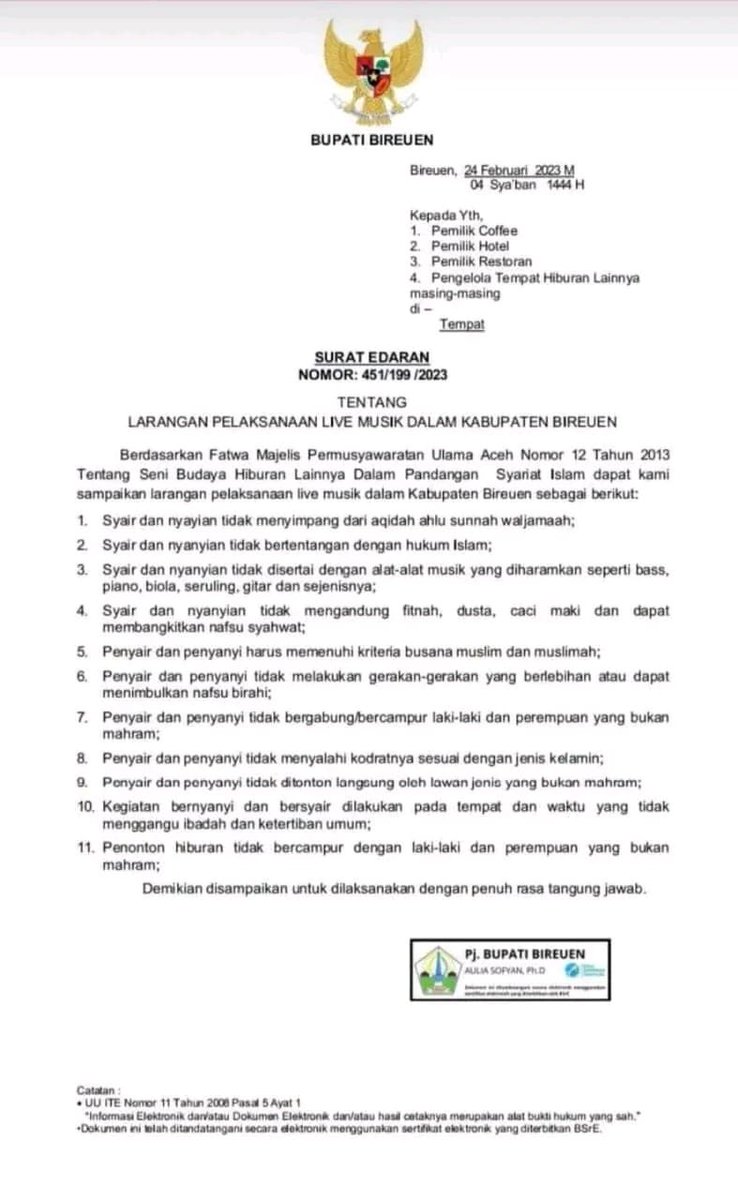 gm_gm's tweet photo. Di sebuah kota di Aceh, ulama dan penguasa daerah melarang orang memainkan alat2 musik spt piano dan gitar…Agama yg memusuhi musik akan kehilangan 
umat — diam2 atau terbuka https://t.co/YuMyTpxXq9