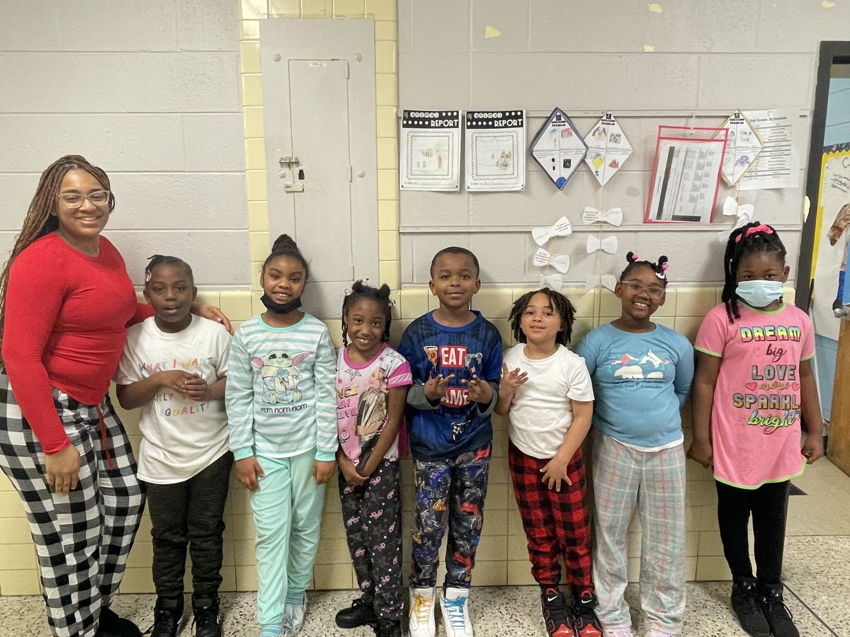 LIT4LifePCPS's tweet photo. Pajama Day was a success! #ReadAcrossAmerica2023 
@CSCougars @jkelley3778 @SheilaMosby5 @Pburg_Schools https://t.co/XxKbwGeXye