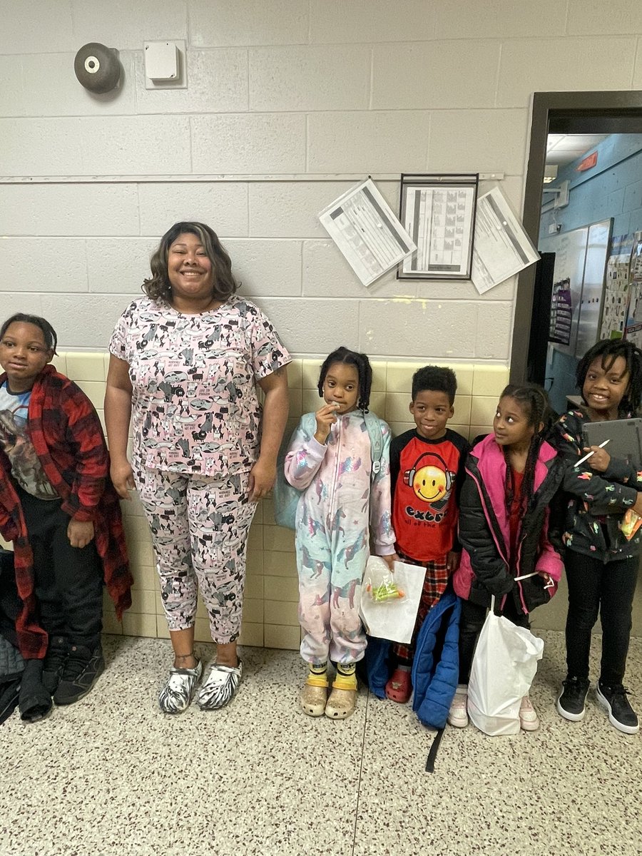 LIT4LifePCPS's tweet photo. Pajama Day was a success! #ReadAcrossAmerica2023 
@CSCougars @jkelley3778 @SheilaMosby5 @Pburg_Schools https://t.co/XxKbwGeXye
