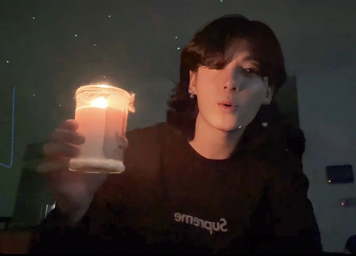 shookyurl's tweet photo. gonna tell my kids this is the real howl and calcifer https://t.co/nBTmfye770