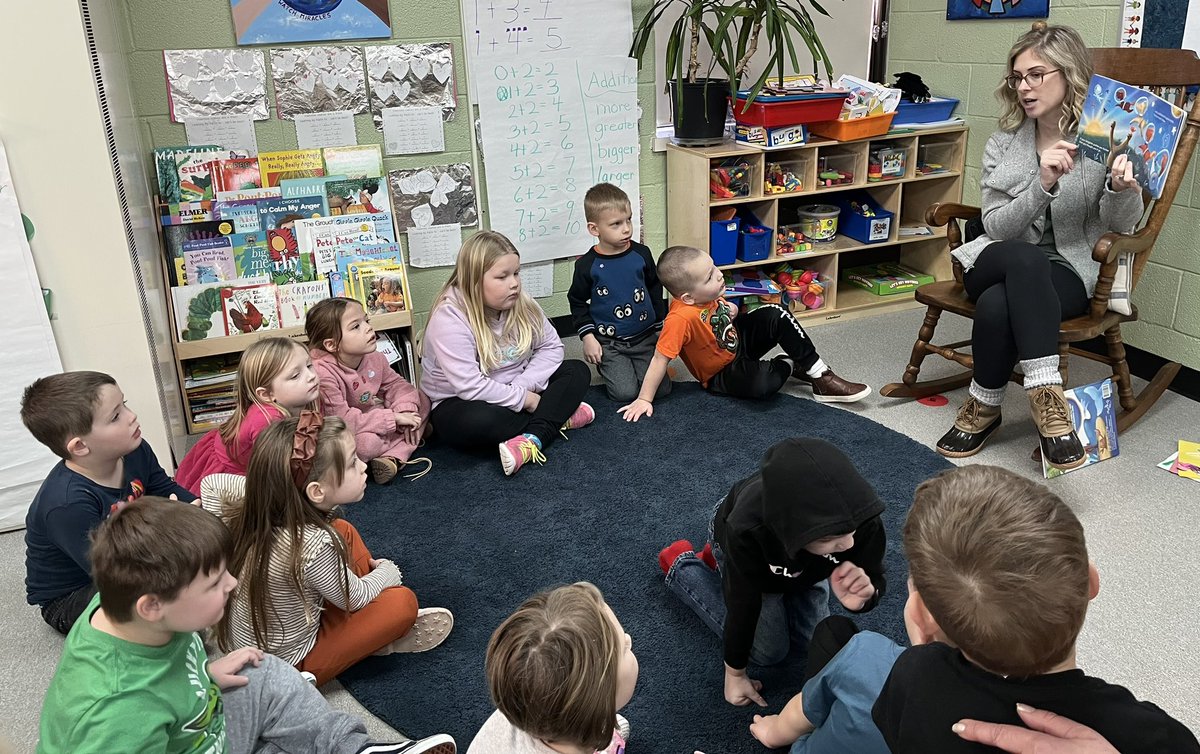 CheriZweng's tweet image. The DK students were excited to begin “March is Reading Month.” We welcomed guest readers Dr. DiPonio and Dr. Lip. We also had a visit from SCS author Lindsay Gizicki who read her books to us! So many wonderful things happening this month! #mylsps #dklsps
