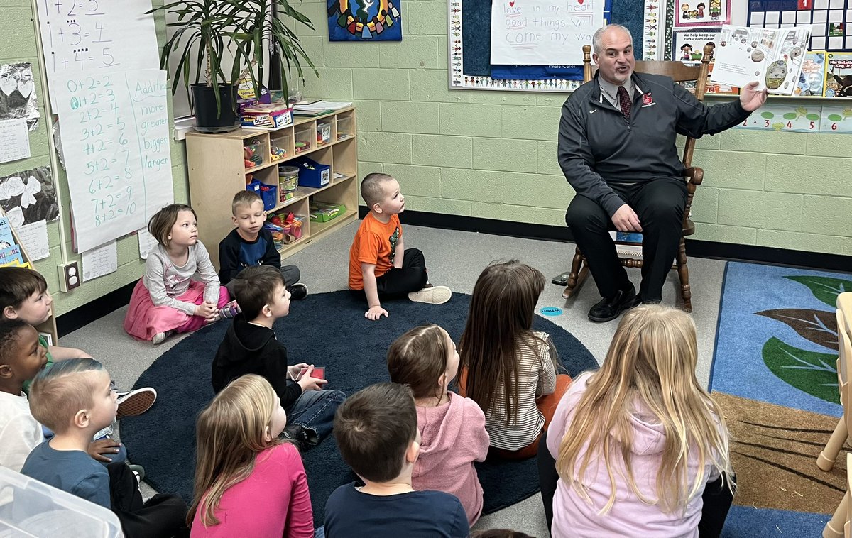 CheriZweng's tweet image. The DK students were excited to begin “March is Reading Month.” We welcomed guest readers Dr. DiPonio and Dr. Lip. We also had a visit from SCS author Lindsay Gizicki who read her books to us! So many wonderful things happening this month! #mylsps #dklsps