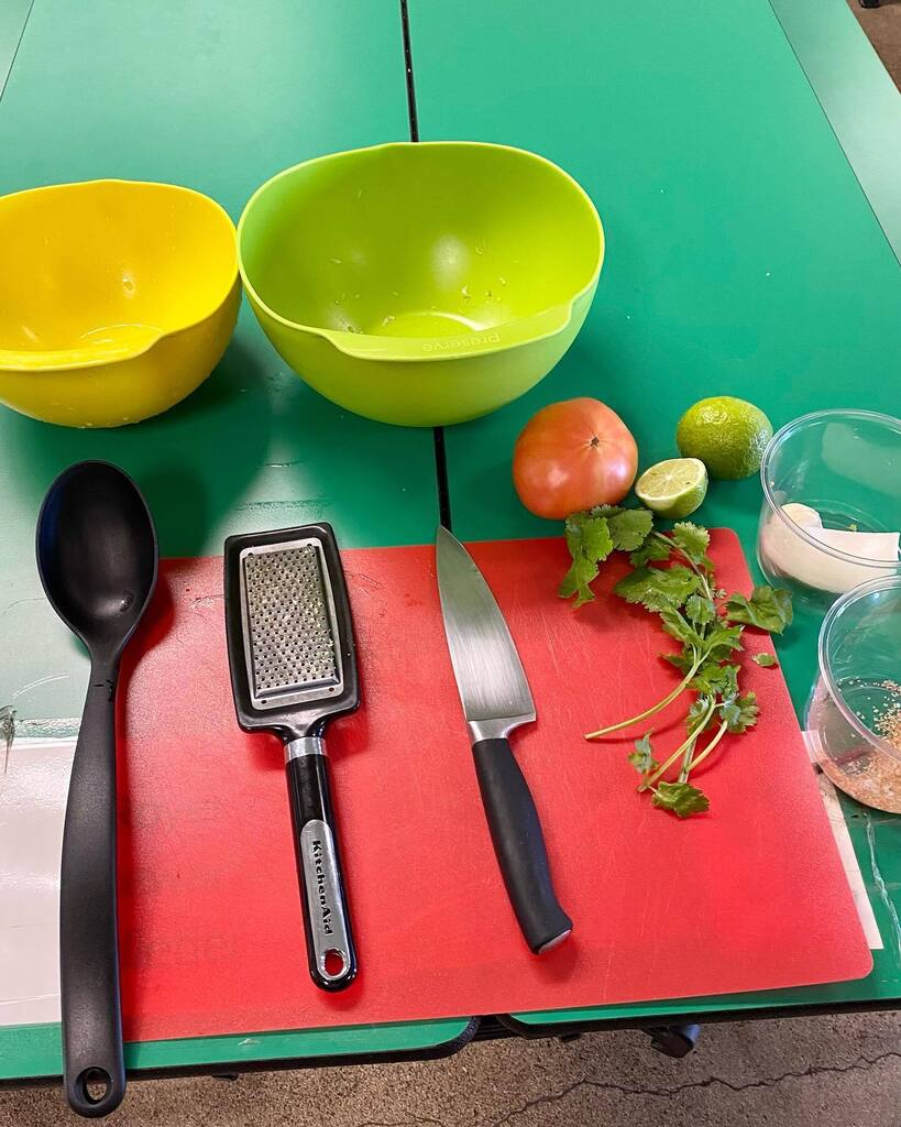 mauimace's tweet image. #freshsalsa🍅 #knifecuts #localingredients  #kidscookwithheart #scratchcooking #eatlocalmaui #farmtotable #5thgrade #startemyoung 👨🏻‍🍳👨🏻‍🍳