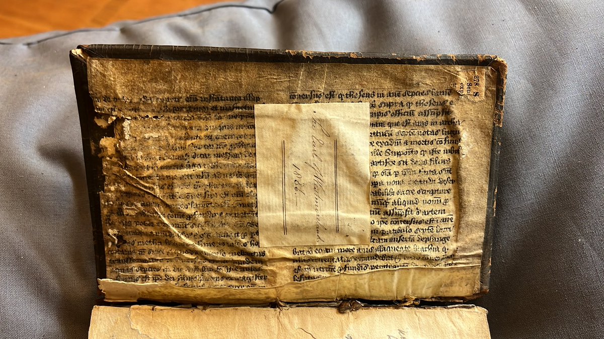 Tamarajatkin's tweet image. Can anyone help ID this MS pastedown? ‘est q[uod] theseus is tantalising, but I’m not getting very far. The binding feels continental to me, but could this MS be English? #fragmentfriday Ransom Center, BS 1465 M45 1548