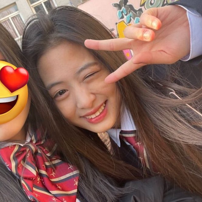 ahyeonpics's tweet image. new pictures of ahyeon with her classmates 🫶🏼

#BABYMONSTER #AHYEON #아현