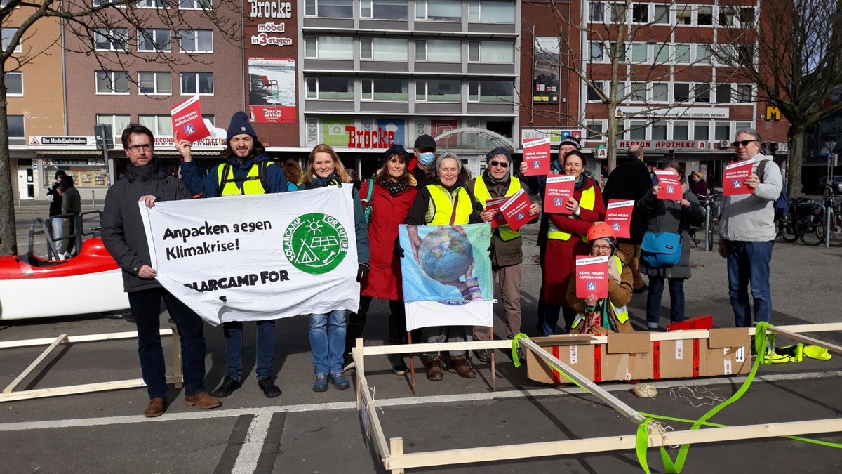 Danke <a href="/fff_kiel/">FridaysForFuture Kiel</a> für eine gelungene Demo mit genialen Darbietungen und Musik -- gibt Kraft, weiter dafür zu kämpfen, dass endlich die Schienen in Richtung schnellem CO2 Abwärtstrend und Artenschutz gestellt werden. #Klimastreik #Verkehrswende #Artenvielfalt