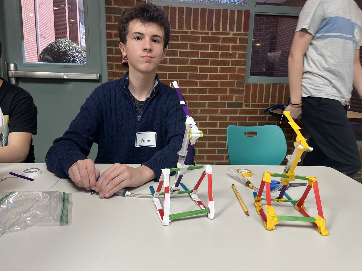 epic_engr's tweet photo. Last week, students @RiversideSchool learned about mechanical engineering and built their own pneumatic operating cranes! https://t.co/94g9mWQDYM