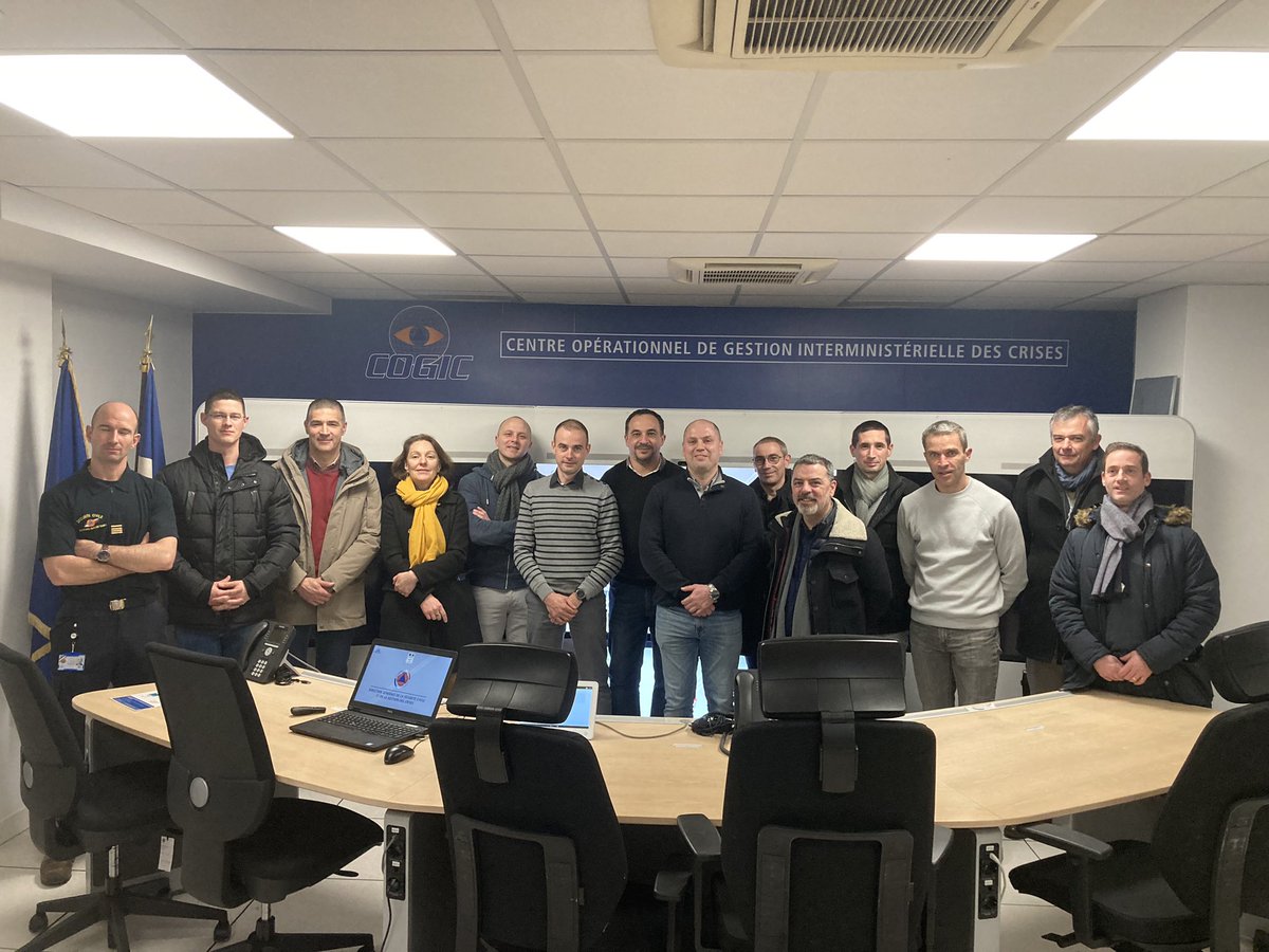 MenteurAlexand2's tweet photo. Fin de cette première semaine  de formation COMSIC  à l ´ENSOSP PARIS OUDINÉ . Merci à tous les acteurs ayant partagé leurs savoirs et expériences. Les visites du centre d appels de la BSPP, la CIC et du COGIC ont été très largement appréciées. @fpradon @ENSOSP https://t.co/Mw46WTEsql