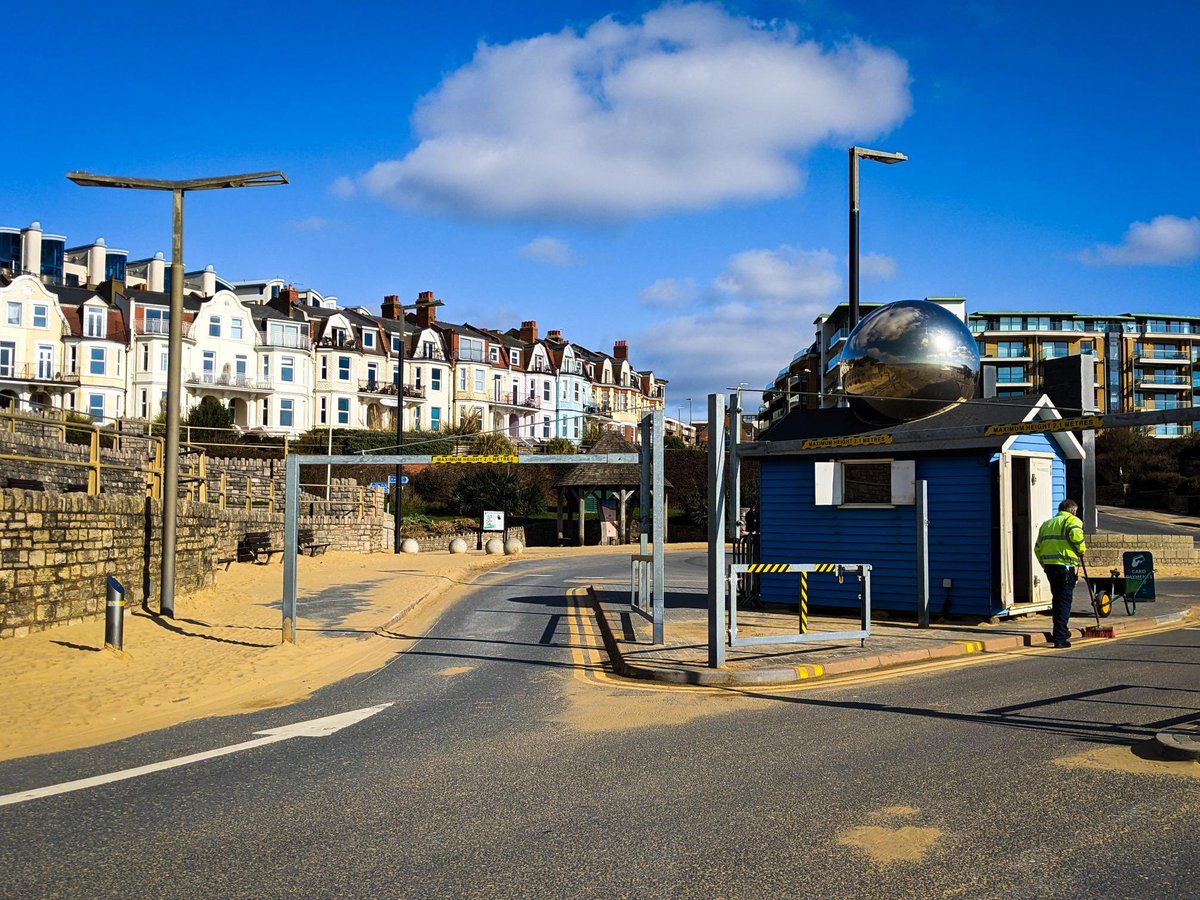 Awesome day at the coast with year12 today. What a great bunch of Geographers 🙌🏻. Investigating the regeneration in Boscombe. (As well as enjoying doing fieldwork after missing out in year 10/12) #geography #questionnaire #fieldwork #geographyteacher #survey #landuse #environment