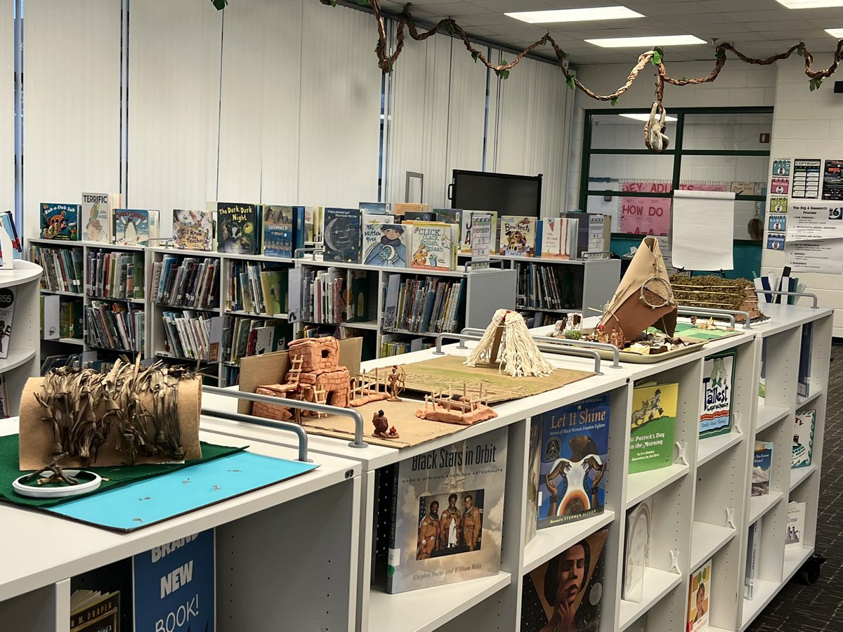 MrsPhillipsLMS's tweet image. Love seeing all of the 2nd grade projects showcased in the library for all to enjoy!