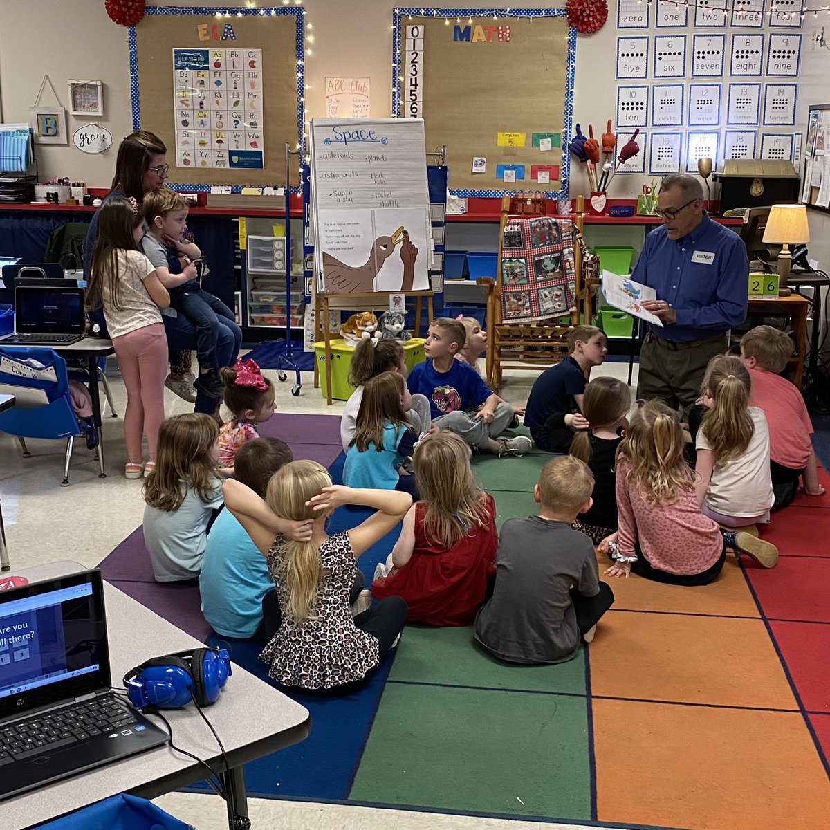 BethARyan1's tweet image. Read Across America week-Fun chance to be with hubby’s work group (so proud of his contributions with DOD🇺🇸), and back in public school classroom. Even got the chance to engage musically!🙌🎶 #ReadAcrossAmericaDay #hubby #workgroup #students #engage #music #classroom