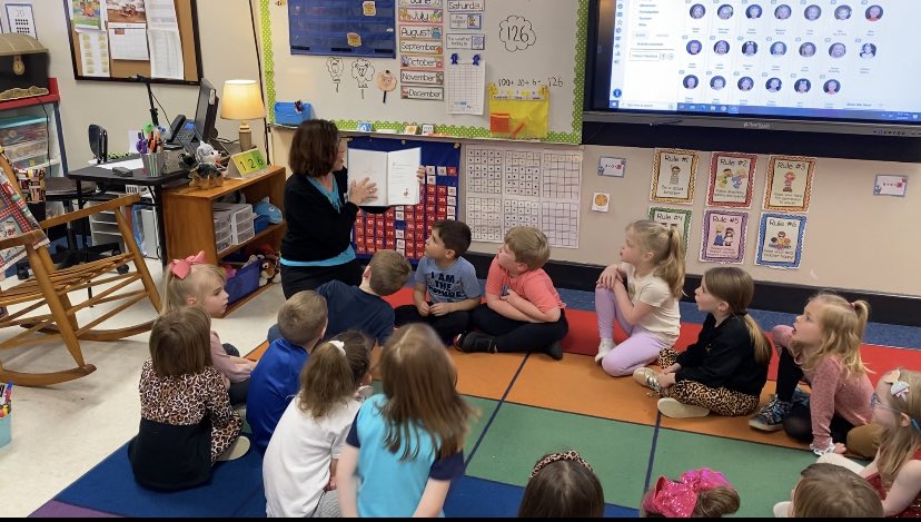 BethARyan1's tweet image. Read Across America week-Fun chance to be with hubby’s work group (so proud of his contributions with DOD🇺🇸), and back in public school classroom. Even got the chance to engage musically!🙌🎶 #ReadAcrossAmericaDay #hubby #workgroup #students #engage #music #classroom