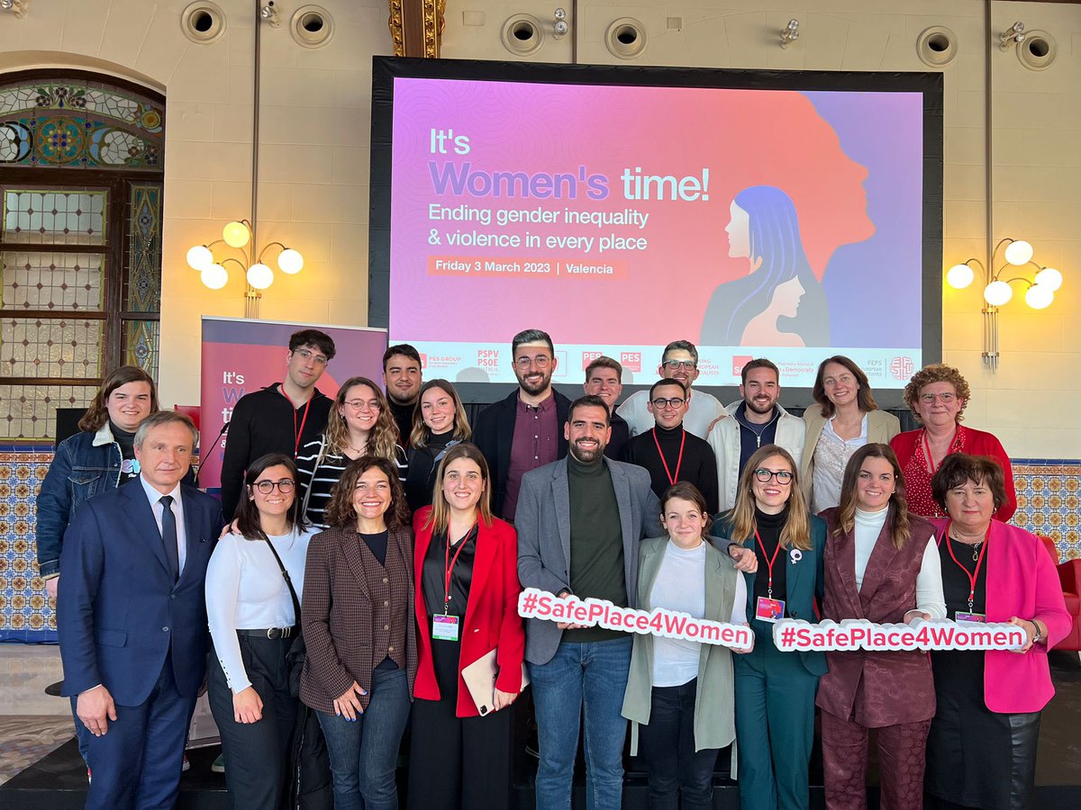 ManelBallester's tweet photo. It's women time! 

🌹💜🇪🇺 https://t.co/Rg5w2Nnym3