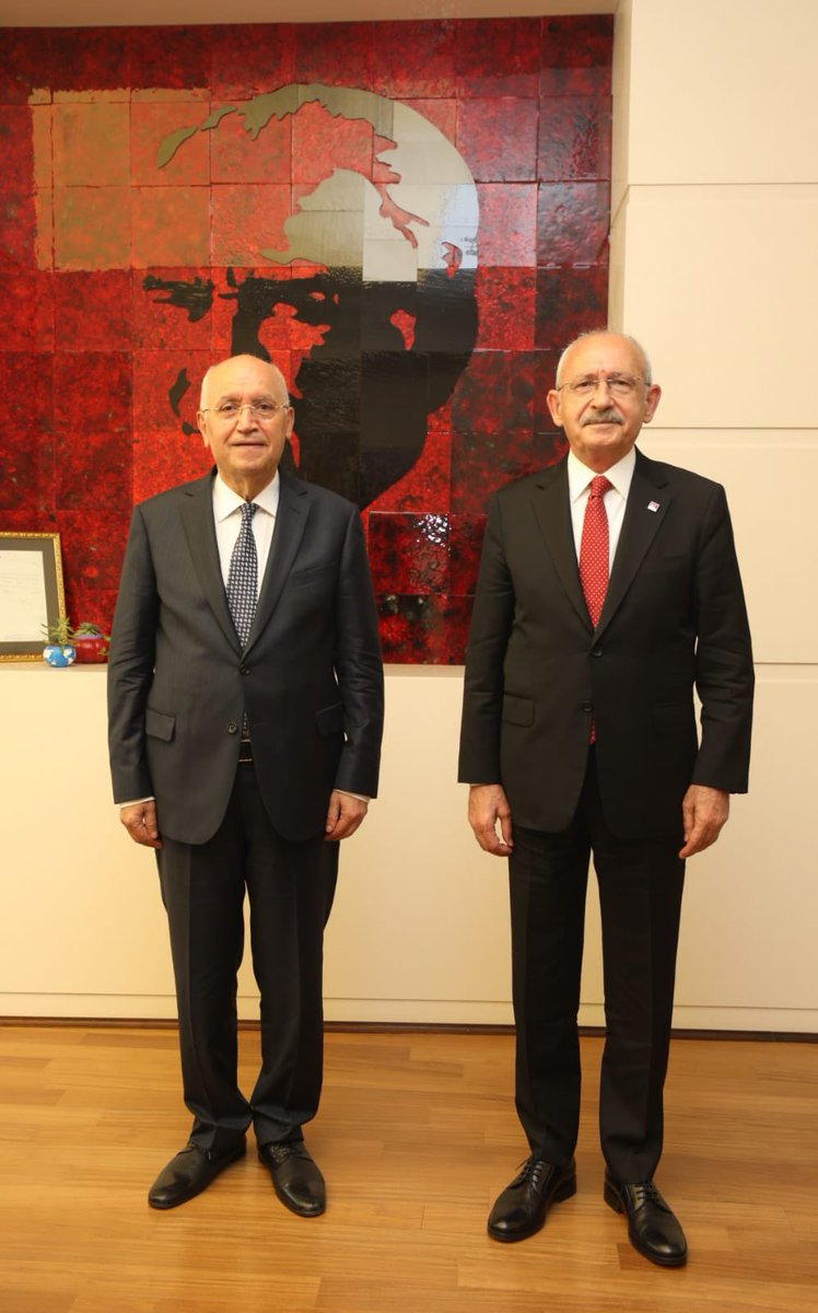 Ülkemizi aydınlık yarınlara kavuşturmak, umutsuzluk ve karamsarlığı yıkmak, yaşanılabilir bir Türkiye için verdiği onurlu mücadelede ihtiyacımız olanın kavga değil, barış ve sevgi olduğunu her fırsatta dile getiren Genel Başkanımız Sn. Kemal Kılıçdaroğlu’nun her zaman yanındayım.