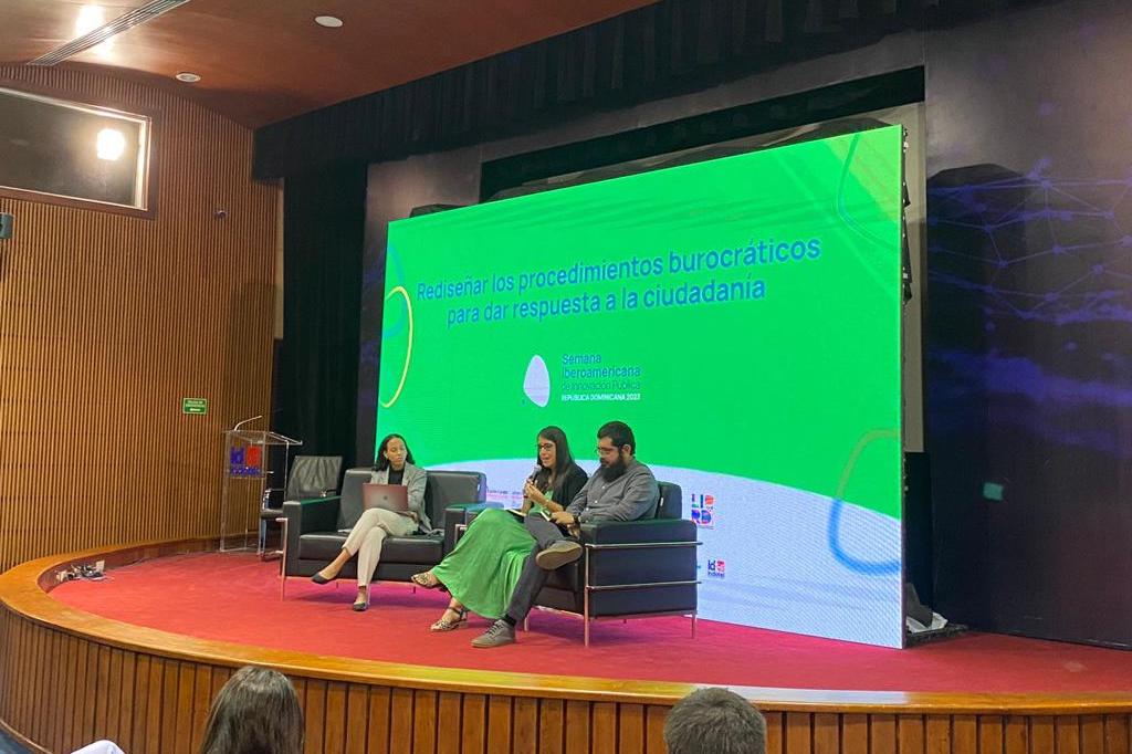 GoblabUAI's tweet image. 📣 Fuimos seleccionados para estar en la #SIP2023 en el marco de la @CumbreIberoA en Rep. Dominicana.

Hoy nuestra subdirectora  y coordinadora de pilotos del proyecto Algoritmos Éticos, @rominic, expuso sobre el trabajo que estamos realizando junto a @ChileCompra 🧵👇