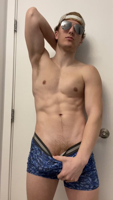 I&rsquo;m growing body hair 😁 https://t.co/9LqLUBQBTY