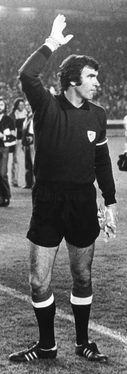truebacf's tweet photo. 🤝 El TRUEBA C. F. se suma a la iniciativa del @AthleticClub por el 80º cumpleaños de Iribar 🧤⚽

Este domingo nuestro portero lucirá de negro en honor al Txopo.

#Iribar80 https://t.co/uquYzCVK2J
