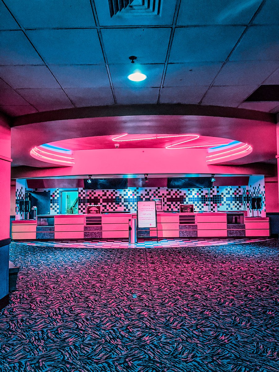 pnashjenkins's tweet photo. obsessed with this AMC in skokie that never learned it isn’t 1997 anymore. feel like i’m about to see the rugrats movie https://t.co/iJ9xCH3Yf4