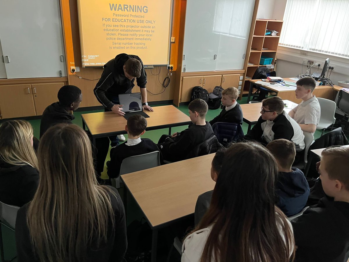 Spartans_CF's tweet photo. Delighted to welcome Mark from @FairPlayFound to deliver to our @CCHSEdinburgh School of Football players. ⚽️ Discussing prejudice in society and how we can challenge it @CashBackScot @ScotFASouthEast #HereForGood #PersonFirstPlayerSecond https://t.co/NOWJuTnZqG
