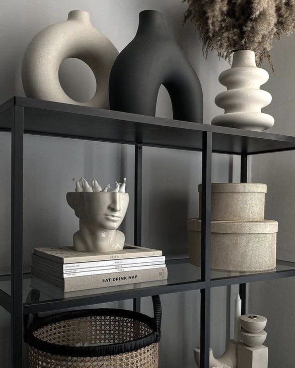 gb_interiorismo's tweet photo. No nos pueden gustar mas estos jarrones y figuras para la decoración del hogar… acompañadas de los libros, crean la combinación perfecta para nuestros espacios✨ #diseñodeinteriores #interiordesign #jarrones #figurasdecorativas https://t.co/hHPvrFQvya