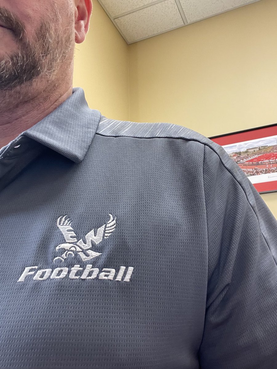 DerekBrownson's tweet photo. #GoEags #EagleFriday #ItsRedFriday https://t.co/ojtcBdg3N1
