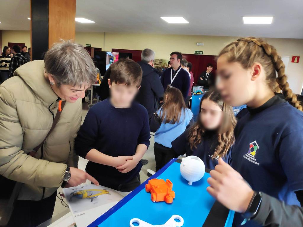 ampa_cpva's tweet photo. Lxs alumnxs de 6° han participado hoy en el #congresolideresdigitales de la #ComunidaddeMadrid, presentando sus proyectos de innovación tecnológica para la conservación del medio ambiente.
!!! Chulísima experiencia para ellos!!! 👏🏼👏🏼👏🏼@lasrozasnext #IF_CMadrid #OECDEduSkills https://t.co/mWZsPT3fUX