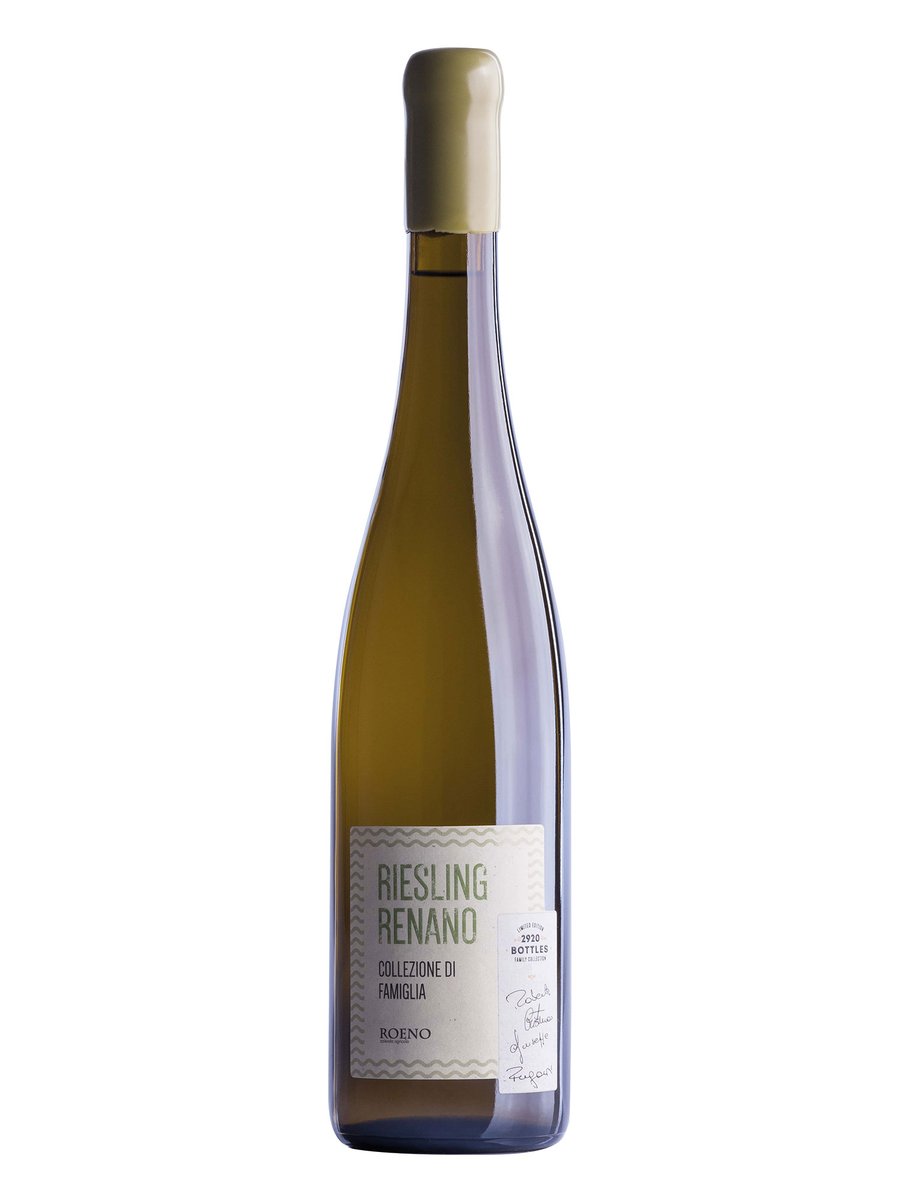 WineNewsIt's tweet image. A #cena, il #Trevenezie #RieslingRenano #CollezioneDiFamiglia 2017 di #Roeno sa di pesca e biancospino con le tipiche note di idrocarburi; in bocca c'è sapidità, aromaticità e una struttura non ingombrante che regala eleganza al sorso, winenews.it/it/roeno-treve…